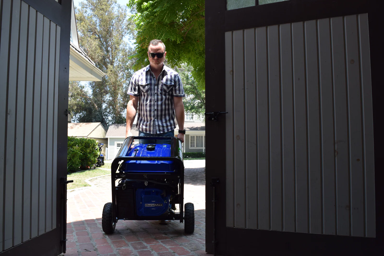 10,000 Watt Dual Fuel Portable Generator - Image 40